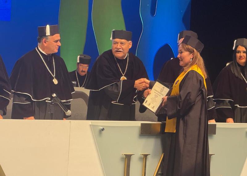 Dra Perla Trejo recibe premio a la Investigación